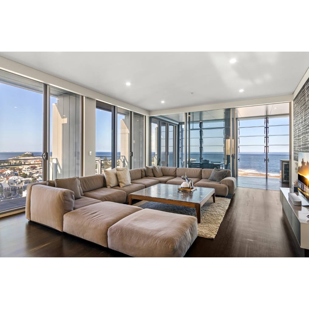 Image showcasing 24 Penthouse Balcony Ideas to Upgrade City Living Today