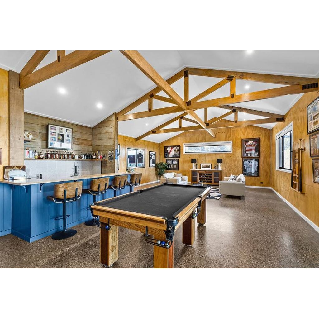 Sale of 3mplus Figtree home smashes suburb's price record