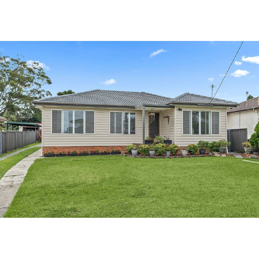 Neighbouring Mount Keira homes sell at auction within days of each other