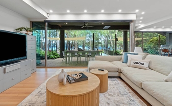 'Living in paradise': Waterfront home at Fassifern hits the market