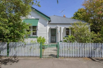 Cooks Hill fixer-upper sells above reserve for $1.816m after 59-bid battle