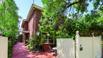 "Everyone's really determined to buy." Art Deco dream earns big for 91-year-old seller