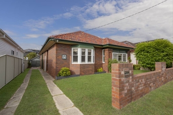 Phone bidder dials in winning bid to secure period home at The Junction
