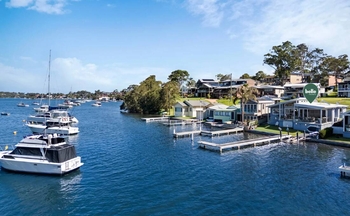 'Like a postcard': Buttaba waterfront home with private jetty aims for suburb record