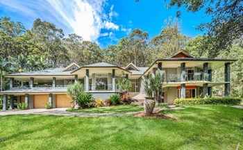 Jewells mansion on acreage returns to market after smashing suburb record