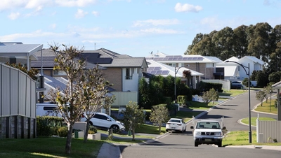 Regional values falling faster than capital cities as 'refinancing cliff' looms