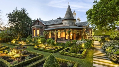 7 homes across Australia to unleash your inner tennis pro