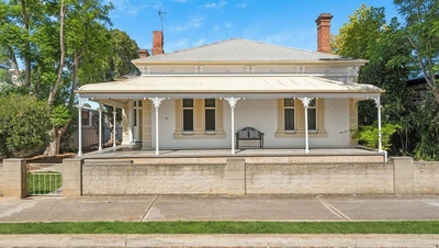 Clearance rates plummet as Cyclone Alfred halts auctions in Queensland