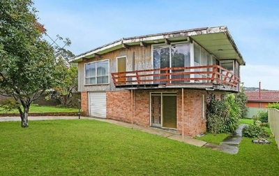 'Too dangerous to rent out': First home buyer snaps up Figtree renovator