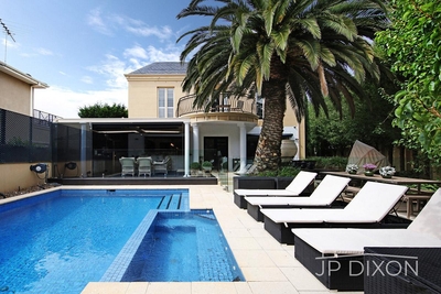 Shane Warne relists stunning bayside home