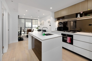 911/8 Margaret Street, Brisbane City, QLD 4000 photo 2 of 16