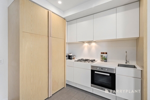 902/8 Pearl River Road, Docklands, VIC 3008 photo 3 of 13