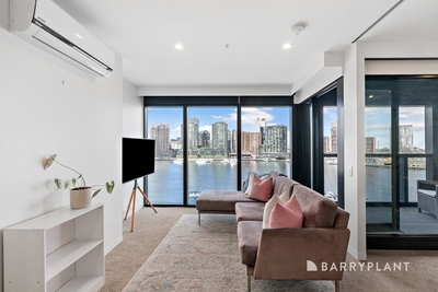902/8 Pearl River Road, Docklands, VIC 3008 photo 2 of 13