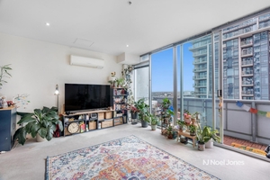 1502/33 Wills Street, Melbourne, VIC 3000 photo 2 of 7