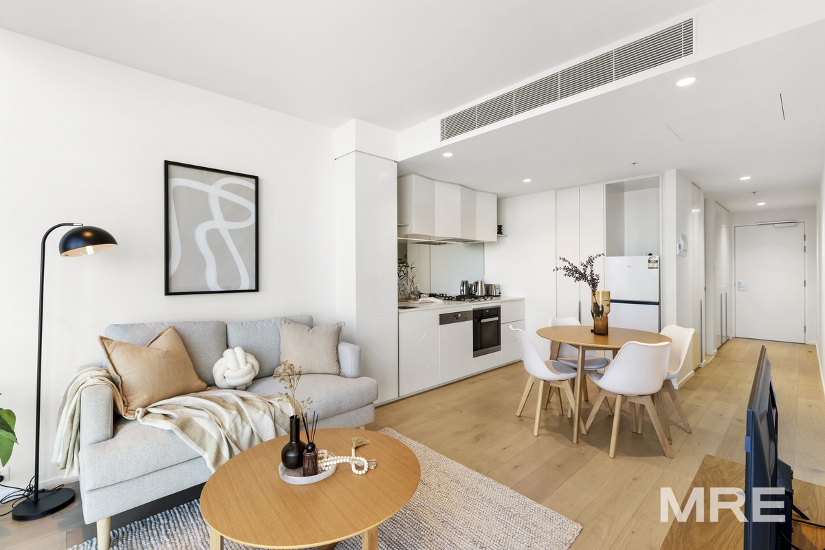 1307/18 Hoff Boulevard
