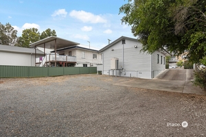 70 Harold Street, Holland Park, QLD 4121 photo 3 of 16