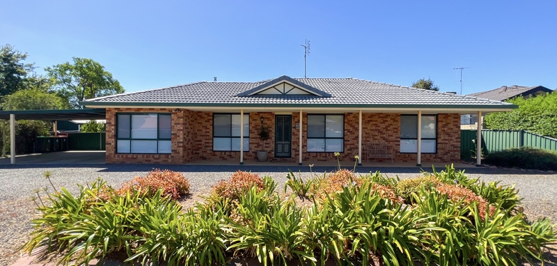 10 Hazelbank Avenue, Parkes, NSW 2870