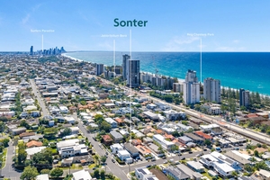 19 Deodar Drive, Burleigh Heads, QLD 4220 photo 2 of 18