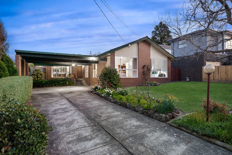 18 Snowden Drive, Glen Waverley, VIC 3150 Property Details