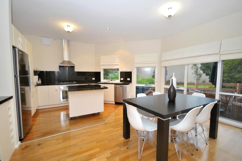 2/8 St Clair Crescent, Mount Waverley, VIC 3149 Property Details view