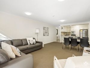 ID:21159432/220 The Esplanade, Burleigh Heads, QLD 4220 photo 2 of 5