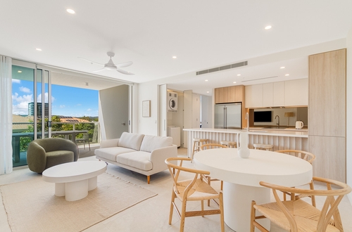 305/1 Tenth Avenue, Palm Beach, QLD 4221