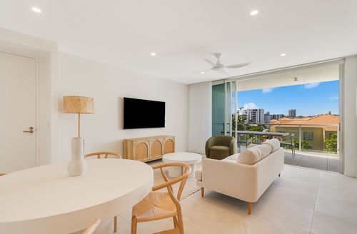 305/1 Tenth Avenue, Palm Beach, QLD 4221