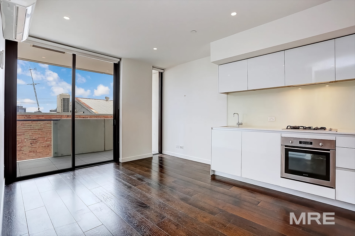 215/31 Grattan Street
