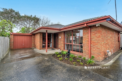 2/55 Collins Crescent, Berwick, VIC 3806 photo 2 of 10