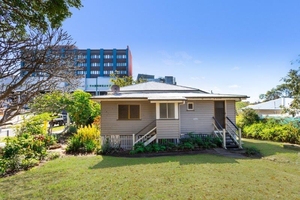 3 Chelmsford Avenue, Ipswich, QLD 4305 photo 3 of 14