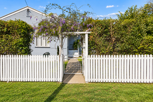 6 Elliott Street, Silkstone, QLD 4304