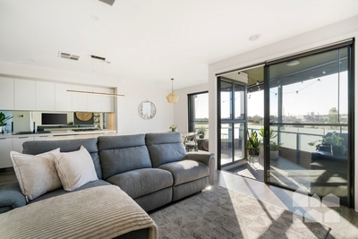 19 Sunset Drive, Williamstown, VIC 3016 photo 2 of 14