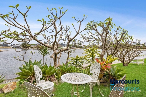 1/45 Hooker Boulevard, Broadbeach Waters, QLD 4218