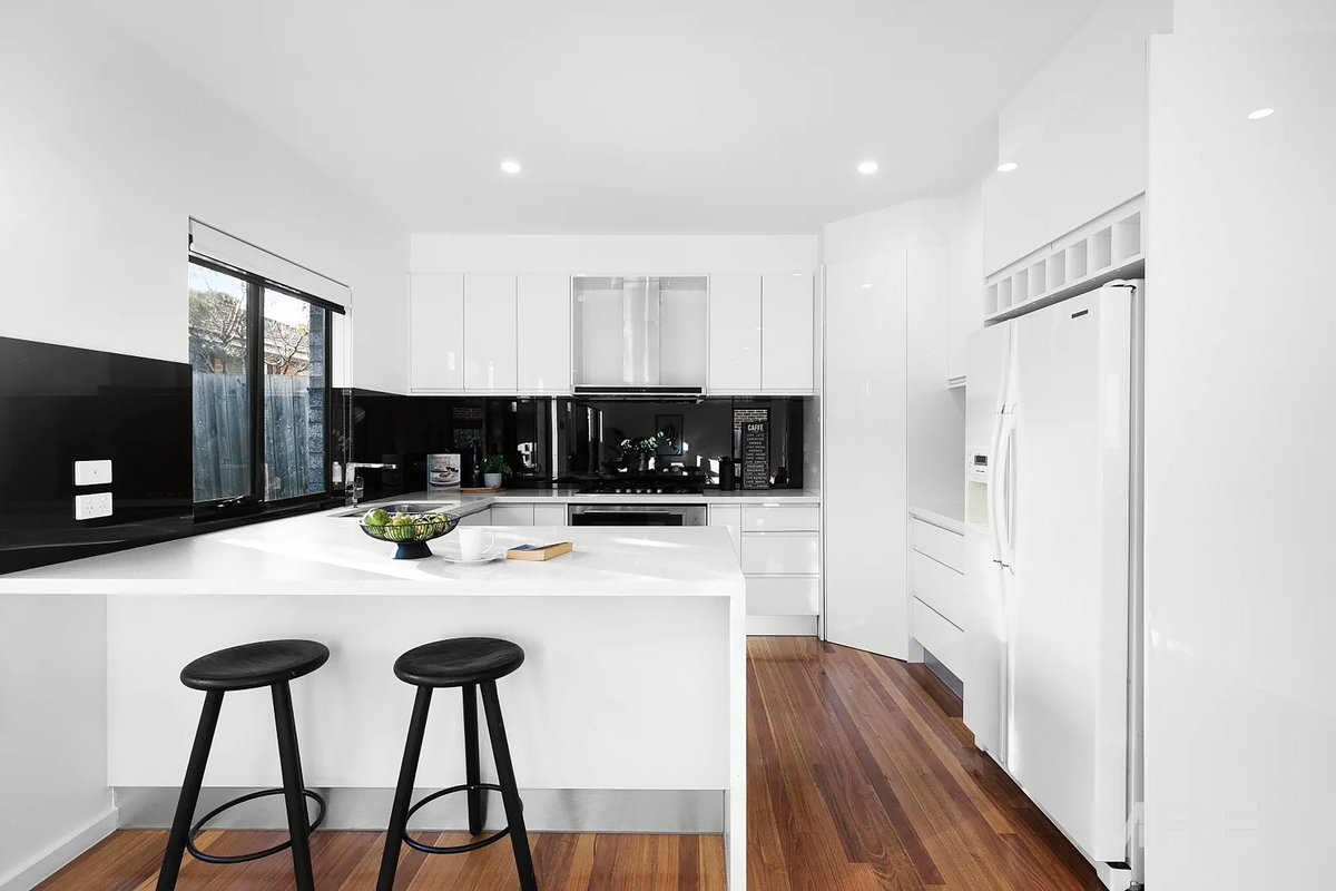 3/80 View Street