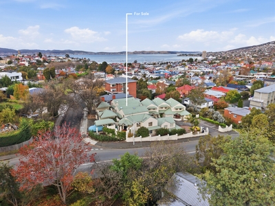 7/9 Montgomery Court, Sandy Bay, TAS 7005 photo 1 of 22