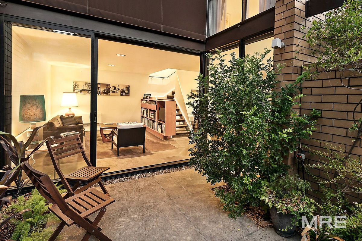 2/43-49 Clowes Street