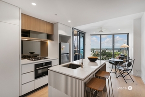 2408/8 Margaret Street, Brisbane City, QLD 4000 photo 2 of 23