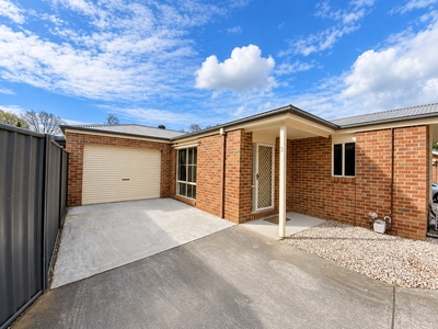 2/74 Guthridge Parade, Sale, VIC 3850 photo 2 of 10
