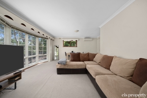 2/274 Churchill Avenue, Sandy Bay, TAS 7005 photo 3 of 9