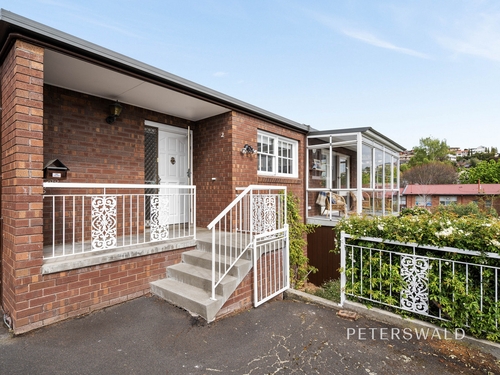 2/16 Fehre Court, Sandy Bay, TAS 7005