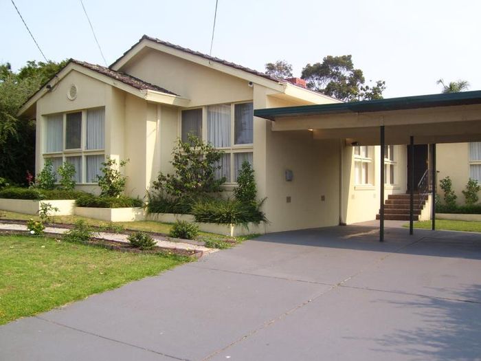 25 Snowden Drive, Glen Waverley, VIC 3150 Property Details