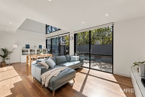 2/19 Queens Road, Melbourne, VIC 3000 photo 3 of 23