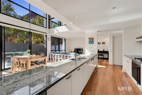 2/19 Queens Road, Melbourne, VIC 3000