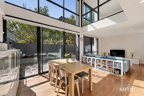 2/19 Queens Road, Melbourne, VIC 3000