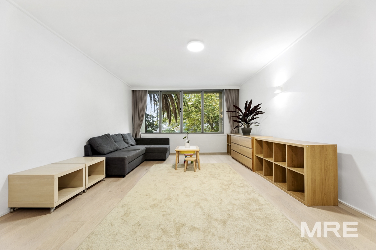 6/168W Toorak Road