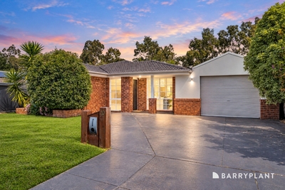 10 Insignia Crescent, Berwick, VIC 3806