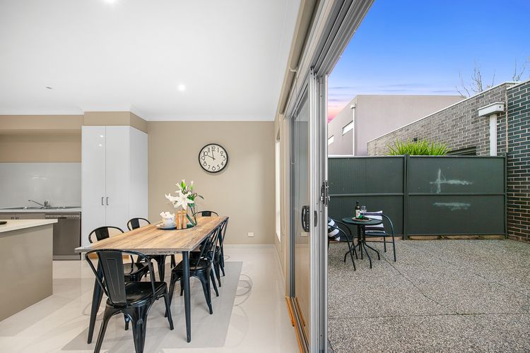 25 The Esplanade, Caroline Springs, VIC 3023 for Sale