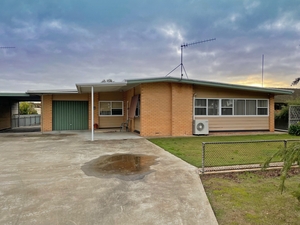 50 Tumby Bay Road, Cummins, SA 5631