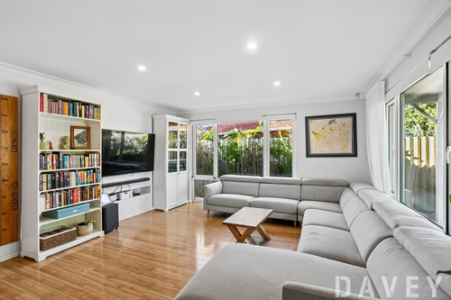 33 Gilbert Road, Duncraig, WA 6023
