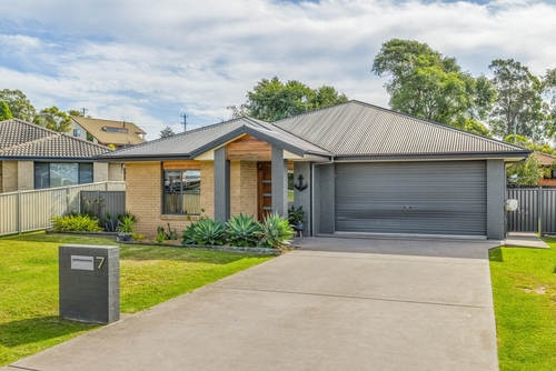 7 Dolphin Crescent, Eden, NSW 2551